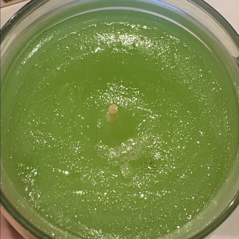Yankee Honeydew Melon Candle. 22 oz Jar. NEW. Includes gift box